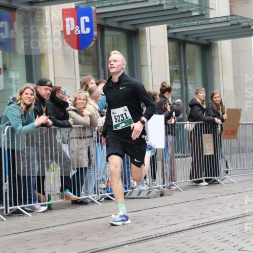 05.10.2025 - 20. swb-Marathon Bremen Strokosch-Dieckow http://msf.ph/oto/9296203 05.10.2025 12:58:02 Ziel 383, 1058, 1329, 1392, 1520, 3294, 5741, 7269, 7405, 7472, 7816, 383, 1058, 1329, 1392, 1520, 3294, 5741, 7269, 7405, 7472, 7816 meine-sportfotos.de