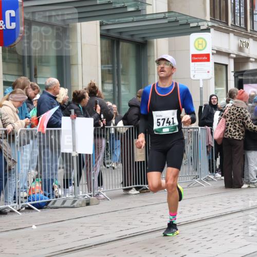 05.10.2025 - 20. swb-Marathon Bremen Strokosch-Dieckow http://msf.ph/oto/9296210 05.10.2025 12:58:11 Ziel 1058, 1258, 1392, 3705, 4867, 5741, 7269, 7405, 7472, 7816, 1058, 1258, 1392, 3705, 4867, 5741, 7269, 7405, 7472, 7816 meine-sportfotos.de