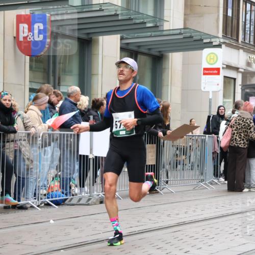05.10.2025 - 20. swb-Marathon Bremen Strokosch-Dieckow http://msf.ph/oto/9296211 05.10.2025 12:58:12 Ziel 1058, 1258, 1392, 3705, 4867, 5741, 5815, 7269, 7405, 7472, 7816, 8520, 1058, 1258, 1392, 3705, 4867, 5741, 5815, 7269, 7405, 7472, 7816, 8520 meine-sportfotos.de