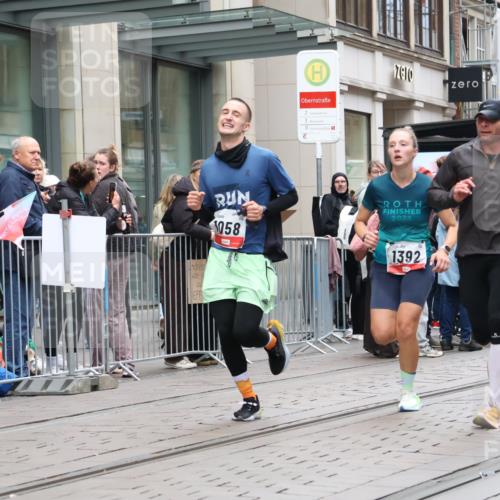 05.10.2025 - 20. swb-Marathon Bremen Strokosch-Dieckow http://msf.ph/oto/9296217 05.10.2025 12:58:15 Ziel 1058, 1258, 1392, 3705, 4867, 5741, 5815, 7269, 7405, 7472, 7764, 7816, 8520, 8593, 1058, 1258, 1392, 3705, 4867, 5741, 5815, 7269, 7405, 7472, 7764, 7816, 8520, 8593 meine-sportfotos.de