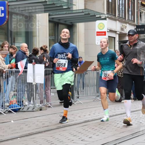 05.10.2025 - 20. swb-Marathon Bremen Strokosch-Dieckow http://msf.ph/oto/9296218 05.10.2025 12:58:15 Ziel 1058, 1258, 1392, 3705, 4867, 5741, 5815, 7269, 7405, 7472, 7764, 7816, 8520, 8593, 1058, 1258, 1392, 3705, 4867, 5741, 5815, 7269, 7405, 7472, 7764, 7816, 8520, 8593 meine-sportfotos.de