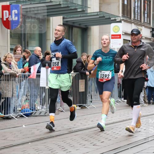 05.10.2025 - 20. swb-Marathon Bremen Strokosch-Dieckow http://msf.ph/oto/9296219 05.10.2025 12:58:15 Ziel 1058, 1258, 1392, 3705, 4867, 5741, 5815, 7269, 7405, 7472, 7764, 7816, 8520, 8593, 1058, 1258, 1392, 3705, 4867, 5741, 5815, 7269, 7405, 7472, 7764, 7816, 8520, 8593 meine-sportfotos.de