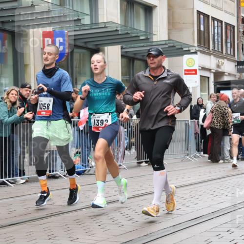 05.10.2025 - 20. swb-Marathon Bremen Strokosch-Dieckow http://msf.ph/oto/9296221 05.10.2025 12:58:16 Ziel 1058, 1258, 1392, 3705, 4867, 5741, 5815, 7269, 7405, 7472, 7764, 7816, 8275, 8520, 8593, 1058, 1258, 1392, 3705, 4867, 5741, 5815, 7269, 7405, 7472, 7764, 7816, 8275, 8520, 8593 meine-sportfotos.de