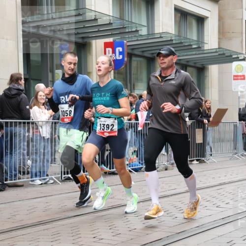 05.10.2025 - 20. swb-Marathon Bremen Strokosch-Dieckow http://msf.ph/oto/9296222 05.10.2025 12:58:16 Ziel 1058, 1258, 1392, 3705, 4867, 5741, 5815, 7269, 7405, 7472, 7764, 7816, 8275, 8520, 8593, 1058, 1258, 1392, 3705, 4867, 5741, 5815, 7269, 7405, 7472, 7764, 7816, 8275, 8520, 8593 meine-sportfotos.de