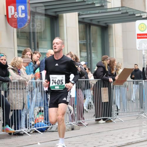 05.10.2025 - 20. swb-Marathon Bremen Strokosch-Dieckow http://msf.ph/oto/9296225 05.10.2025 12:58:17 Ziel 1058, 1258, 1392, 3705, 4867, 5815, 7269, 7405, 7764, 7816, 8275, 8520, 8593, 1058, 1258, 1392, 3705, 4867, 5815, 7269, 7405, 7764, 7816, 8275, 8520, 8593 meine-sportfotos.de