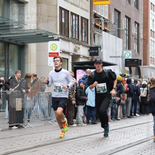05.10.2025 - 20. swb-Marathon Bremen Strokosch-Dieckow http://msf.ph/oto/9296228 05.10.2025 12:58:19 Ziel 1058, 1258, 1392, 3705, 4867, 5815, 7269, 7405, 7668, 7764, 7816, 8275, 8520, 8593, 1058, 1258, 1392, 3705, 4867, 5815, 7269, 7405, 7668, 7764, 7816, 8275, 8520, 8593 meine-sportfotos.de