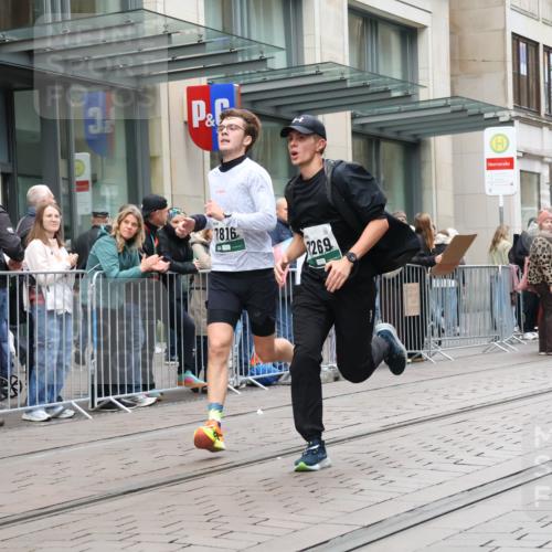 05.10.2025 - 20. swb-Marathon Bremen Strokosch-Dieckow http://msf.ph/oto/9296231 05.10.2025 12:58:20 Ziel 1058, 1258, 1392, 3705, 4867, 5815, 7269, 7405, 7668, 7764, 7816, 8275, 8520, 8593, 1058, 1258, 1392, 3705, 4867, 5815, 7269, 7405, 7668, 7764, 7816, 8275, 8520, 8593 meine-sportfotos.de