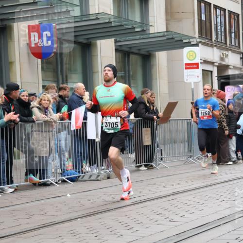 05.10.2025 - 20. swb-Marathon Bremen Strokosch-Dieckow http://msf.ph/oto/9296235 05.10.2025 12:58:24 Ziel 1058, 1258, 3580, 3705, 4867, 5470, 5495, 5815, 7668, 7764, 8275, 8520, 8593, 1058, 1258, 3580, 3705, 4867, 5470, 5495, 5815, 7668, 7764, 8275, 8520, 8593 meine-sportfotos.de