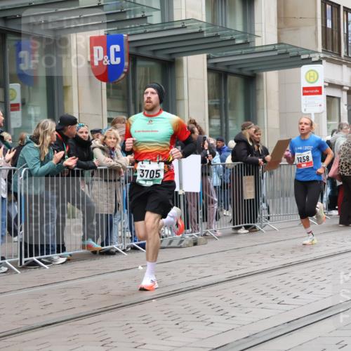 05.10.2025 - 20. swb-Marathon Bremen Strokosch-Dieckow http://msf.ph/oto/9296236 05.10.2025 12:58:24 Ziel 1058, 1258, 3580, 3705, 4867, 5470, 5495, 5815, 7668, 7764, 8275, 8520, 8593, 1058, 1258, 3580, 3705, 4867, 5470, 5495, 5815, 7668, 7764, 8275, 8520, 8593 meine-sportfotos.de