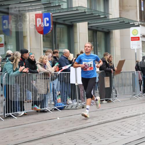 05.10.2025 - 20. swb-Marathon Bremen Strokosch-Dieckow http://msf.ph/oto/9296238 05.10.2025 12:58:25 Ziel 1058, 1258, 3580, 3705, 4867, 5470, 5495, 5815, 7668, 7764, 8275, 8520, 8593, 1058, 1258, 3580, 3705, 4867, 5470, 5495, 5815, 7668, 7764, 8275, 8520, 8593 meine-sportfotos.de