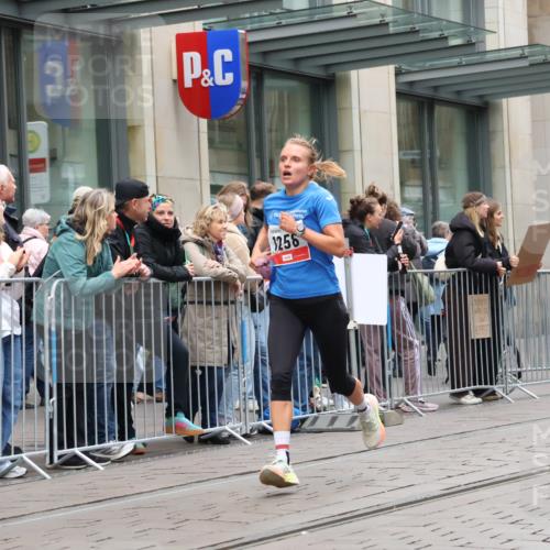 05.10.2025 - 20. swb-Marathon Bremen Strokosch-Dieckow http://msf.ph/oto/9296239 05.10.2025 12:58:25 Ziel 1058, 1258, 3580, 3705, 4867, 5470, 5495, 5815, 7668, 7764, 8275, 8520, 8593, 1058, 1258, 3580, 3705, 4867, 5470, 5495, 5815, 7668, 7764, 8275, 8520, 8593 meine-sportfotos.de
