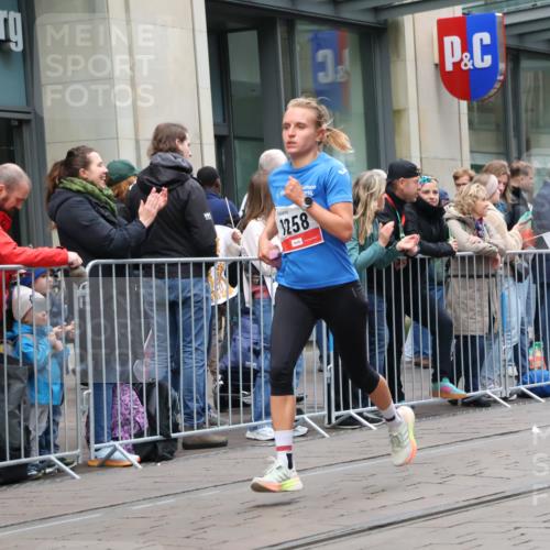 05.10.2025 - 20. swb-Marathon Bremen Strokosch-Dieckow http://msf.ph/oto/9296240 05.10.2025 12:58:26 Ziel 1058, 1258, 3580, 3705, 4867, 5470, 5495, 5815, 7668, 7764, 8275, 8520, 8593, 1058, 1258, 3580, 3705, 4867, 5470, 5495, 5815, 7668, 7764, 8275, 8520, 8593 meine-sportfotos.de