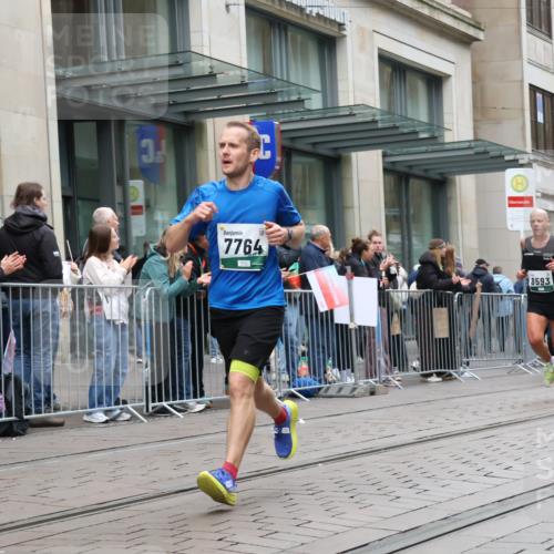 05.10.2025 - 20. swb-Marathon Bremen Strokosch-Dieckow http://msf.ph/oto/9296246 05.10.2025 12:58:34 Ziel 3435, 3580, 4664, 4867, 5470, 5495, 5815, 7668, 7764, 8053, 8275, 8520, 8593, 3435, 3580, 4664, 4867, 5470, 5495, 5815, 7668, 7764, 8053, 8275, 8520, 8593 meine-sportfotos.de