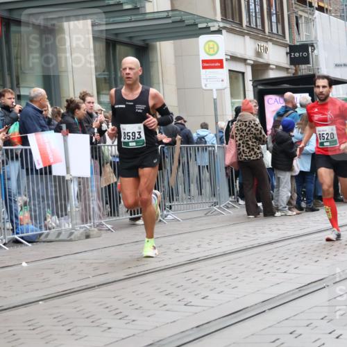 05.10.2025 - 20. swb-Marathon Bremen Strokosch-Dieckow http://msf.ph/oto/9296247 05.10.2025 12:58:35 Ziel 3435, 3580, 4664, 4867, 5470, 5495, 5815, 7668, 7764, 8053, 8275, 8520, 8593, 3435, 3580, 4664, 4867, 5470, 5495, 5815, 7668, 7764, 8053, 8275, 8520, 8593 meine-sportfotos.de