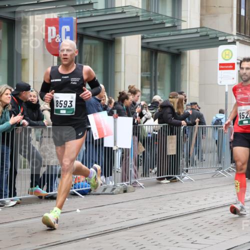 05.10.2025 - 20. swb-Marathon Bremen Strokosch-Dieckow http://msf.ph/oto/9296249 05.10.2025 12:58:36 Ziel 3435, 3580, 4664, 5470, 5495, 5815, 7668, 7764, 8053, 8275, 8520, 8593, 3435, 3580, 4664, 5470, 5495, 5815, 7668, 7764, 8053, 8275, 8520, 8593 meine-sportfotos.de