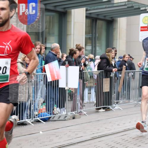 05.10.2025 - 20. swb-Marathon Bremen Strokosch-Dieckow http://msf.ph/oto/9296251 05.10.2025 12:58:37 Ziel 3435, 3580, 4664, 5470, 5495, 5815, 7668, 7764, 8053, 8275, 8520, 8593, 3435, 3580, 4664, 5470, 5495, 5815, 7668, 7764, 8053, 8275, 8520, 8593 meine-sportfotos.de