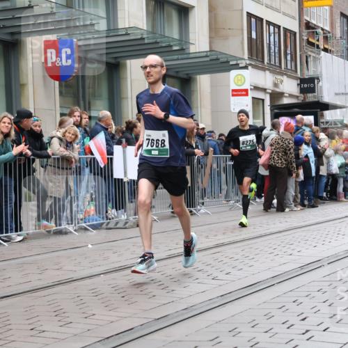 05.10.2025 - 20. swb-Marathon Bremen Strokosch-Dieckow http://msf.ph/oto/9296253 05.10.2025 12:58:37 Ziel 3435, 3580, 4664, 5470, 5495, 5815, 7668, 7764, 8053, 8275, 8520, 8593, 3435, 3580, 4664, 5470, 5495, 5815, 7668, 7764, 8053, 8275, 8520, 8593 meine-sportfotos.de