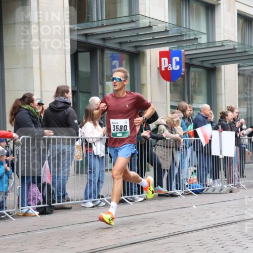 05.10.2025 - 20. swb-Marathon Bremen Strokosch-Dieckow http://msf.ph/oto/9296259 05.10.2025 12:58:42 Ziel 2130, 2385, 3435, 3580, 4158, 4664, 5470, 5495, 7668, 8053, 2130, 2385, 3435, 3580, 4158, 4664, 5470, 5495, 7668, 8053 meine-sportfotos.de