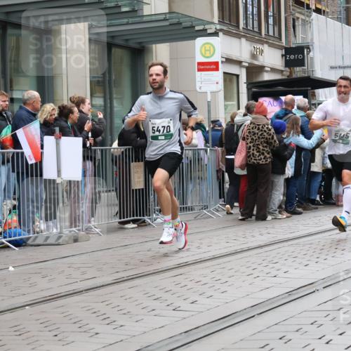 05.10.2025 - 20. swb-Marathon Bremen Strokosch-Dieckow http://msf.ph/oto/9296262 05.10.2025 12:58:45 Ziel 2130, 2385, 3219, 3391, 3435, 3580, 4158, 4664, 5470, 5495, 5908, 6224, 6423, 8053, 2130, 2385, 3219, 3391, 3435, 3580, 4158, 4664, 5470, 5495, 5908, 6224, 6423, 8053 meine-sportfotos.de