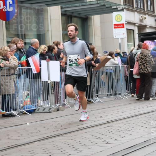 05.10.2025 - 20. swb-Marathon Bremen Strokosch-Dieckow http://msf.ph/oto/9296263 05.10.2025 12:58:45 Ziel 2130, 2385, 3219, 3391, 3435, 3580, 4158, 4664, 5470, 5495, 5908, 6224, 6423, 8053, 2130, 2385, 3219, 3391, 3435, 3580, 4158, 4664, 5470, 5495, 5908, 6224, 6423, 8053 meine-sportfotos.de