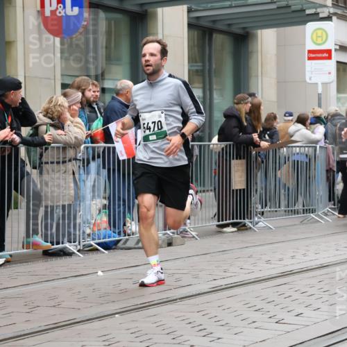 05.10.2025 - 20. swb-Marathon Bremen Strokosch-Dieckow http://msf.ph/oto/9296264 05.10.2025 12:58:45 Ziel 2130, 2385, 3219, 3391, 3435, 3580, 4158, 4664, 5470, 5495, 5908, 6224, 6423, 8053, 2130, 2385, 3219, 3391, 3435, 3580, 4158, 4664, 5470, 5495, 5908, 6224, 6423, 8053 meine-sportfotos.de