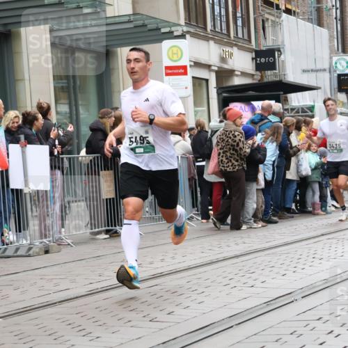 05.10.2025 - 20. swb-Marathon Bremen Strokosch-Dieckow http://msf.ph/oto/9296265 05.10.2025 12:58:46 Ziel 2130, 2385, 3219, 3391, 3435, 3580, 4158, 4664, 5470, 5495, 5908, 6224, 6423, 8053, 2130, 2385, 3219, 3391, 3435, 3580, 4158, 4664, 5470, 5495, 5908, 6224, 6423, 8053 meine-sportfotos.de