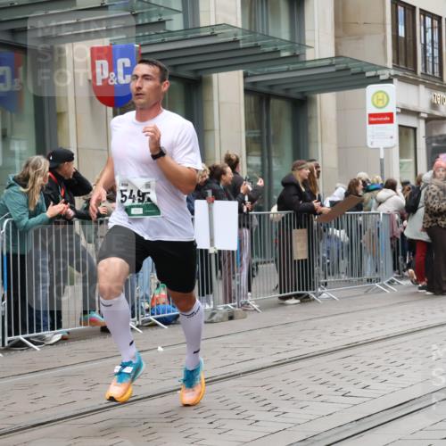 05.10.2025 - 20. swb-Marathon Bremen Strokosch-Dieckow http://msf.ph/oto/9296267 05.10.2025 12:58:47 Ziel 623, 2130, 2385, 3219, 3391, 3435, 4158, 4664, 5470, 5495, 5908, 6224, 6423, 8053, 623, 2130, 2385, 3219, 3391, 3435, 4158, 4664, 5470, 5495, 5908, 6224, 6423, 8053 meine-sportfotos.de