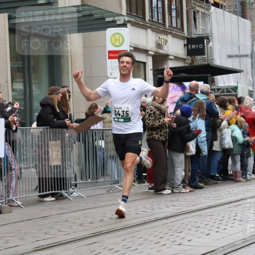 05.10.2025 - 20. swb-Marathon Bremen Strokosch-Dieckow http://msf.ph/oto/9296268 05.10.2025 12:58:48 Ziel 623, 2130, 2385, 3219, 3391, 3435, 4158, 4664, 5470, 5495, 5908, 6224, 6423, 8053, 623, 2130, 2385, 3219, 3391, 3435, 4158, 4664, 5470, 5495, 5908, 6224, 6423, 8053 meine-sportfotos.de