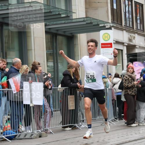 05.10.2025 - 20. swb-Marathon Bremen Strokosch-Dieckow http://msf.ph/oto/9296269 05.10.2025 12:58:48 Ziel 623, 2130, 2385, 3219, 3391, 3435, 4158, 4664, 5470, 5495, 5908, 6224, 6423, 8053, 623, 2130, 2385, 3219, 3391, 3435, 4158, 4664, 5470, 5495, 5908, 6224, 6423, 8053 meine-sportfotos.de