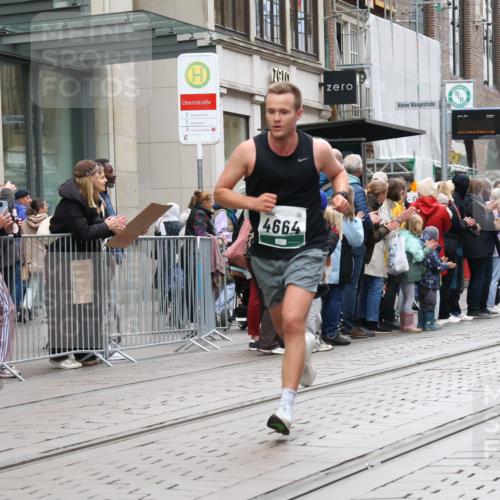 05.10.2025 - 20. swb-Marathon Bremen Strokosch-Dieckow http://msf.ph/oto/9296277 05.10.2025 12:58:53 Ziel 623, 2130, 2385, 3219, 3391, 4158, 4664, 5908, 6224, 6423, 6912, 8053, 9095, 623, 2130, 2385, 3219, 3391, 4158, 4664, 5908, 6224, 6423, 6912, 8053, 9095 meine-sportfotos.de