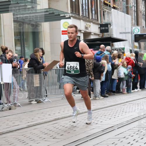 05.10.2025 - 20. swb-Marathon Bremen Strokosch-Dieckow http://msf.ph/oto/9296278 05.10.2025 12:58:54 Ziel 623, 945, 2130, 2385, 3219, 3391, 4158, 4664, 5908, 6224, 6423, 6912, 7834, 8053, 9095, 623, 945, 2130, 2385, 3219, 3391, 4158, 4664, 5908, 6224, 6423, 6912, 7834, 8053, 9095 meine-sportfotos.de