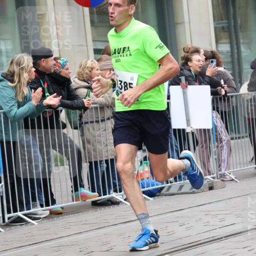 05.10.2025 - 20. swb-Marathon Bremen Strokosch-Dieckow http://msf.ph/oto/9296281 05.10.2025 12:58:58 Ziel 623, 945, 2130, 2385, 3219, 3391, 4158, 4631, 4664, 5908, 6224, 6423, 6912, 7834, 9095, 623, 945, 2130, 2385, 3219, 3391, 4158, 4631, 4664, 5908, 6224, 6423, 6912, 7834, 9095 meine-sportfotos.de
