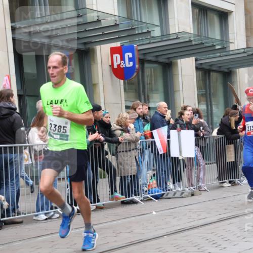 05.10.2025 - 20. swb-Marathon Bremen Strokosch-Dieckow http://msf.ph/oto/9296282 05.10.2025 12:58:58 Ziel 623, 945, 2130, 2385, 3219, 3391, 4158, 4631, 4664, 5908, 6224, 6423, 6912, 7834, 9095, 623, 945, 2130, 2385, 3219, 3391, 4158, 4631, 4664, 5908, 6224, 6423, 6912, 7834, 9095 meine-sportfotos.de