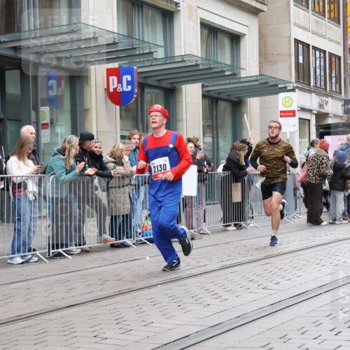 05.10.2025 - 20. swb-Marathon Bremen Strokosch-Dieckow http://msf.ph/oto/9296283 05.10.2025 12:58:59 Ziel 623, 945, 2130, 2385, 2967, 3219, 3391, 4158, 4369, 4631, 5908, 6224, 6423, 6912, 7834, 9095, 623, 945, 2130, 2385, 2967, 3219, 3391, 4158, 4369, 4631, 5908, 6224, 6423, 6912, 7834, 9095 meine-sportfotos.de