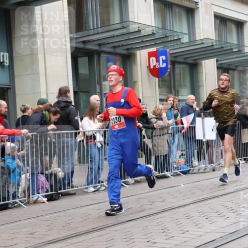 05.10.2025 - 20. swb-Marathon Bremen Strokosch-Dieckow http://msf.ph/oto/9296285 05.10.2025 12:59:00 Ziel 623, 945, 2130, 2385, 2967, 3219, 3391, 4158, 4369, 4631, 5908, 6224, 6423, 6912, 7834, 9095, 623, 945, 2130, 2385, 2967, 3219, 3391, 4158, 4369, 4631, 5908, 6224, 6423, 6912, 7834, 9095 meine-sportfotos.de