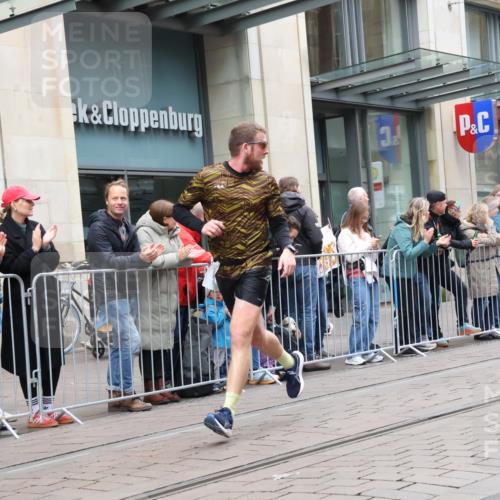 05.10.2025 - 20. swb-Marathon Bremen Strokosch-Dieckow http://msf.ph/oto/9296288 05.10.2025 12:59:01 Ziel 623, 945, 2130, 2385, 2967, 3219, 3391, 4158, 4369, 4631, 5908, 6224, 6423, 6912, 7834, 9095, 623, 945, 2130, 2385, 2967, 3219, 3391, 4158, 4369, 4631, 5908, 6224, 6423, 6912, 7834, 9095 meine-sportfotos.de
