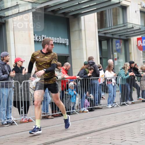 05.10.2025 - 20. swb-Marathon Bremen Strokosch-Dieckow http://msf.ph/oto/9296289 05.10.2025 12:59:01 Ziel 623, 945, 2130, 2385, 2967, 3219, 3391, 4158, 4369, 4631, 5908, 6224, 6423, 6912, 7834, 9095, 623, 945, 2130, 2385, 2967, 3219, 3391, 4158, 4369, 4631, 5908, 6224, 6423, 6912, 7834, 9095 meine-sportfotos.de