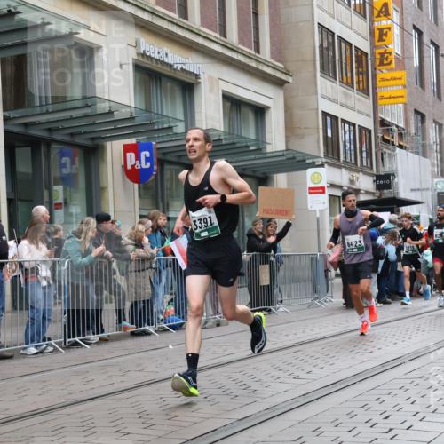 05.10.2025 - 20. swb-Marathon Bremen Strokosch-Dieckow http://msf.ph/oto/9296290 05.10.2025 12:59:03 Ziel 133, 623, 945, 2130, 2385, 2967, 3219, 3391, 4158, 4369, 4631, 5908, 6224, 6423, 6912, 7834, 9095, 133, 623, 945, 2130, 2385, 2967, 3219, 3391, 4158, 4369, 4631, 5908, 6224, 6423, 6912, 7834, 9095 meine-sportfotos.de