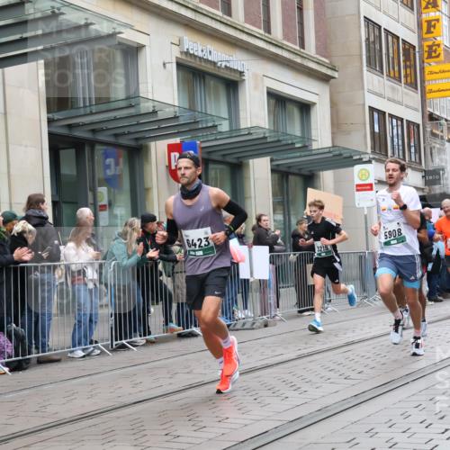 05.10.2025 - 20. swb-Marathon Bremen Strokosch-Dieckow http://msf.ph/oto/9296294 05.10.2025 12:59:04 Ziel 133, 623, 945, 2130, 2385, 2967, 3219, 3391, 4158, 4369, 4631, 5908, 6224, 6385, 6423, 6912, 7834, 9095, 133, 623, 945, 2130, 2385, 2967, 3219, 3391, 4158, 4369, 4631, 5908, 6224, 6385, 6423, 6912, 7834, 9095 meine-sportfotos.de