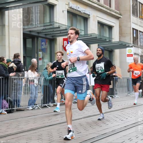 05.10.2025 - 20. swb-Marathon Bremen Strokosch-Dieckow http://msf.ph/oto/9296297 05.10.2025 12:59:05 Ziel 133, 623, 945, 2130, 2967, 3219, 3391, 4158, 4369, 4631, 5908, 6224, 6385, 6423, 6912, 7834, 9095, 133, 623, 945, 2130, 2967, 3219, 3391, 4158, 4369, 4631, 5908, 6224, 6385, 6423, 6912, 7834, 9095 meine-sportfotos.de