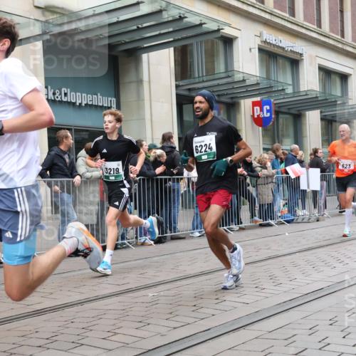 05.10.2025 - 20. swb-Marathon Bremen Strokosch-Dieckow http://msf.ph/oto/9296300 05.10.2025 12:59:06 Ziel 133, 623, 945, 2130, 2967, 3219, 3391, 4158, 4369, 4631, 5908, 6224, 6385, 6423, 6912, 7834, 9095, 133, 623, 945, 2130, 2967, 3219, 3391, 4158, 4369, 4631, 5908, 6224, 6385, 6423, 6912, 7834, 9095 meine-sportfotos.de