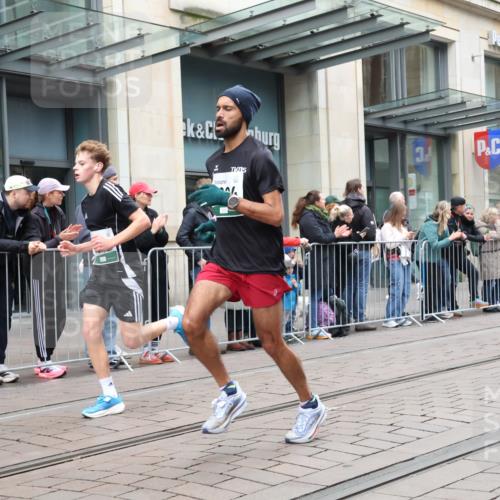 05.10.2025 - 20. swb-Marathon Bremen Strokosch-Dieckow http://msf.ph/oto/9296301 05.10.2025 12:59:06 Ziel 133, 623, 945, 2130, 2967, 3219, 3391, 4158, 4369, 4631, 5908, 6224, 6385, 6423, 6912, 7834, 9095, 133, 623, 945, 2130, 2967, 3219, 3391, 4158, 4369, 4631, 5908, 6224, 6385, 6423, 6912, 7834, 9095 meine-sportfotos.de