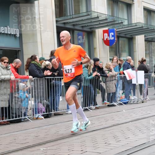 05.10.2025 - 20. swb-Marathon Bremen Strokosch-Dieckow http://msf.ph/oto/9296303 05.10.2025 12:59:07 Ziel 133, 623, 945, 2130, 2967, 3219, 3391, 4158, 4369, 4631, 5908, 6224, 6385, 6423, 6912, 7834, 9095, 133, 623, 945, 2130, 2967, 3219, 3391, 4158, 4369, 4631, 5908, 6224, 6385, 6423, 6912, 7834, 9095 meine-sportfotos.de