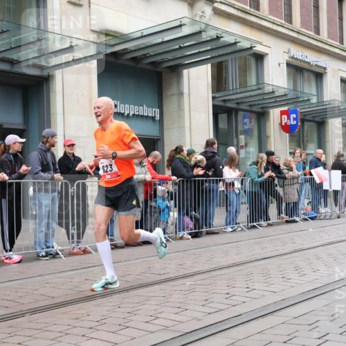 05.10.2025 - 20. swb-Marathon Bremen Strokosch-Dieckow http://msf.ph/oto/9296305 05.10.2025 12:59:08 Ziel 133, 623, 945, 2967, 3219, 3391, 4369, 4631, 5908, 6224, 6385, 6423, 6912, 7834, 9095, 133, 623, 945, 2967, 3219, 3391, 4369, 4631, 5908, 6224, 6385, 6423, 6912, 7834, 9095 meine-sportfotos.de