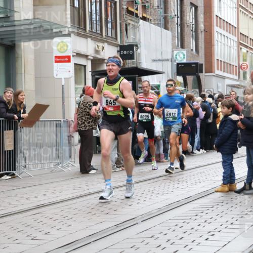 05.10.2025 - 20. swb-Marathon Bremen Strokosch-Dieckow http://msf.ph/oto/9296306 05.10.2025 12:59:12 Ziel 133, 623, 945, 2967, 4369, 4631, 6385, 6912, 7834, 9095, 133, 623, 945, 2967, 4369, 4631, 6385, 6912, 7834, 9095 meine-sportfotos.de