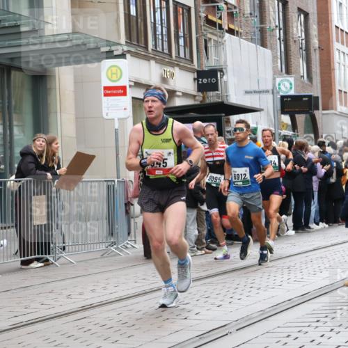 05.10.2025 - 20. swb-Marathon Bremen Strokosch-Dieckow http://msf.ph/oto/9296307 05.10.2025 12:59:12 Ziel 133, 623, 945, 2967, 4369, 4631, 6385, 6912, 7834, 9095, 133, 623, 945, 2967, 4369, 4631, 6385, 6912, 7834, 9095 meine-sportfotos.de