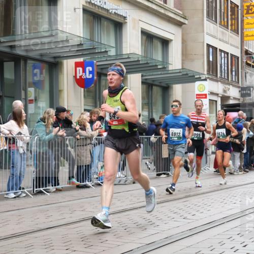 05.10.2025 - 20. swb-Marathon Bremen Strokosch-Dieckow http://msf.ph/oto/9296311 05.10.2025 12:59:13 Ziel 133, 945, 2967, 4369, 4631, 6385, 6912, 7834, 9095, 133, 945, 2967, 4369, 4631, 6385, 6912, 7834, 9095 meine-sportfotos.de