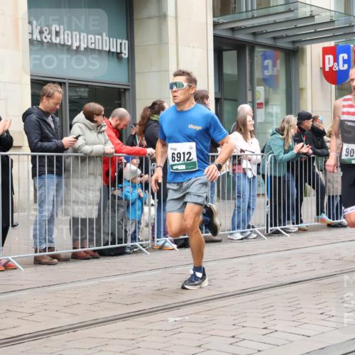 05.10.2025 - 20. swb-Marathon Bremen Strokosch-Dieckow http://msf.ph/oto/9296316 05.10.2025 12:59:15 Ziel 133, 945, 2967, 4369, 4631, 6385, 6912, 7834, 9095, 133, 945, 2967, 4369, 4631, 6385, 6912, 7834, 9095 meine-sportfotos.de