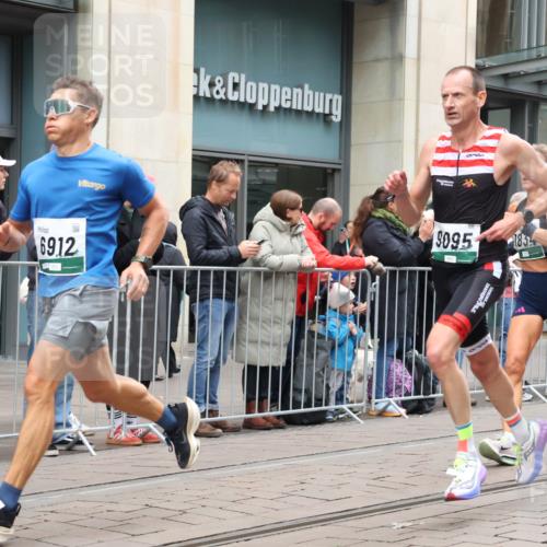 05.10.2025 - 20. swb-Marathon Bremen Strokosch-Dieckow http://msf.ph/oto/9296318 05.10.2025 12:59:15 Ziel 133, 945, 2967, 4369, 4631, 6385, 6912, 7834, 9095, 133, 945, 2967, 4369, 4631, 6385, 6912, 7834, 9095 meine-sportfotos.de