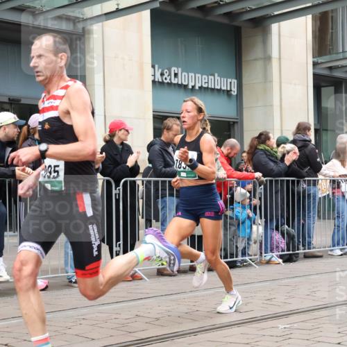 05.10.2025 - 20. swb-Marathon Bremen Strokosch-Dieckow http://msf.ph/oto/9296320 05.10.2025 12:59:16 Ziel 133, 377, 945, 2967, 4369, 4631, 6385, 6912, 7834, 9095, 133, 377, 945, 2967, 4369, 4631, 6385, 6912, 7834, 9095 meine-sportfotos.de